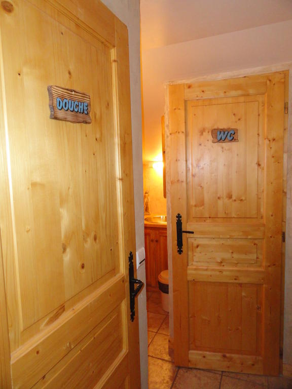 Готель Chalet La Source Saint-Nicolas-la-Chapelle  Екстер'єр фото